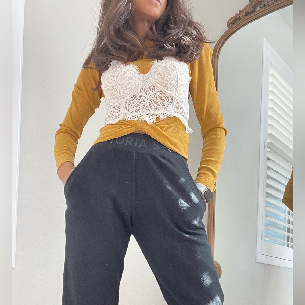 ✴️ Mustard Glitter Top ✴️